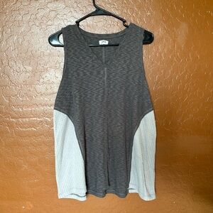 BKE 2-Tone Gray Loose Fitting Ribbed Knit Tank Women’s Medium